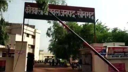 घोरावल: घोरावल कोतवाली क्षेत्र के पडवनिया गांव में विजय कुमार विश्वकर्मा के साथ बाइक बेचने के बहाने ठाकुर ने ₹10,500 की ठगी की