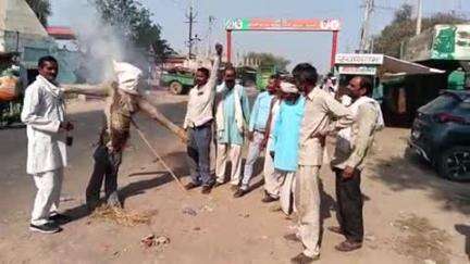 ब्लॉक कांग्रेस कमेटी नेपरी डॉ  मोहन यादव सरकार द्वारा सौरव शर्मा दोषी को बिल दिए जाने के विरोध में Cm पुतला जलाया गया