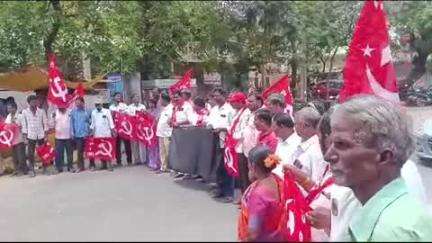 చిట్యాల: చిట్యాల పట్టణ కేంద్రంలోని సిపిఎం ఆధ్వర్యంలో హెచ్సీయూ భూముల వేలం ఆపాలని నిరసన