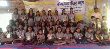 कम्पिटीशन पब्लिक स्कूल हरपुर छतवा के द्वारा परिक्षाफल प्रकाशन मेधावी छात्रों को किया गया पुरस्कृत