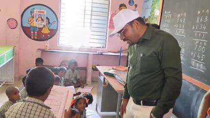 நிலக்கோட்டை: பள்ளப்பட்டி ஊராட்சி ஒன்றியம் மற்றும் சுற்றியுள்ள பகுதிகளில் மேற்கொள்ளப்பட்டு வரும் பல்வேறு வளர்ச்சித் திட்டப் பணிகள் மாவட்ட ஆட்சியர் ஆய்வு