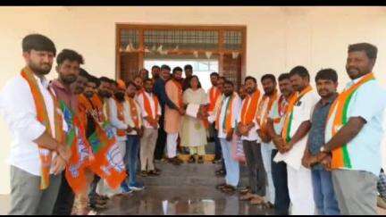 కడ్తాల్: హెచ్ సి యు భూములను కాపాడాలని కడ్తాల్ తాహాసిల్దార్ కు బిజెపి నాయకుల వినతి