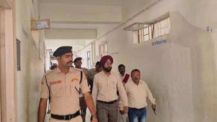 गम्हरिया: डीएम ने मुरलीगंज स्थित अंबेडकर आवासीय विद्यालय का किया निरीक्षण
