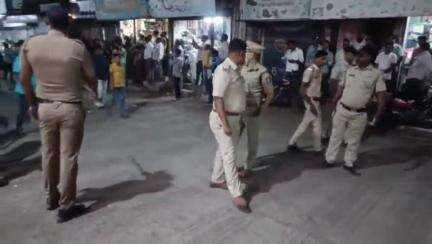तळोदा: तळोदा शहरात दत्त मंदिरापासून निघालेल्या भव्य दिव्य मिरवणुकीत ५ व्यक्तींच्या गळ्यातून सोन्याच्या चैनी लंपास