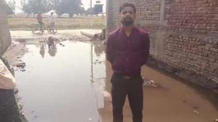 Tanda gulab rai tehsil kalinagar goab samsaya ka kagajon mein dikhaya ja raha hai road banaa hua hai road mein koi bhi k
