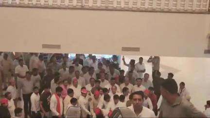 #samajwadiparty प्रवक्ता #rajkumarbhatisp जी अपने साथियों के साथ ग्रेटर नोएडा में फुले मूवी देखी। #PhuleTaxFree #Phule