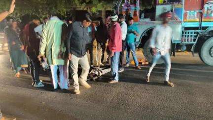 दुधि: जनता स्कूल के पास बेकाबू ट्रक ने एक बालक को कुचला, मौत के बाद परिजनों में मचा कोहराम