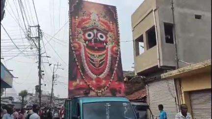 শান্তিপুর: জগন্নাথ দেবের চন্দন যাত্রা এবং দিঘার জগন্নাথ মন্দির উদ্বোধন উপলক্ষে শান্তিপুরে বর্ণাঢ্য প্রভাতফেরি সনাতনীদের