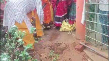 କଣ୍ଟାବାଞ୍ଜି: କପିଲାଭଟା ଗାଁରେ ଷୋହଳ ପ୍ରହରୀ ନାମଯଜ୍ଞ ପାଇଁ ଶୁଭଖମ୍ବ ସ୍ଥାପନ କାର୍ଯ୍ୟକ୍ରମ ଅନୁଷ୍ଠିତ