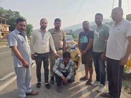 सुंदर नगर: सुंदरनगर पुलिस की एसआईयू टीम ने पुंघ में स्कूटी सवार युवक को 7 ग्राम चिट्टे के साथ किया गिरफ्तार