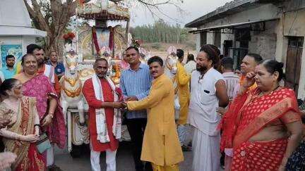 છોટાઉદેપુર: ભગવાન શ્રી પરશુરામજીના જન્મોત્સવ નિમિત્તે નગરમાં બ્રહ્મ સમાજ દ્વારા આયોજિત શોભાયાત્રામાં સાંસદ જોડાયા