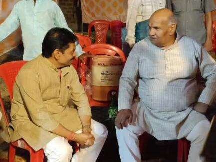 इछावर: बिलकिसगंज में शादी समारोह में शामिल हुए मंत्री करण सिंह वर्मा, भाजपा जिला अध्यक्ष व कार्यकर्ताओं से की मुलाकात