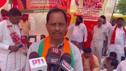 मऊ: भीटी में बीजेपी ने बाबा साहेब अम्बेडकर जी के अपमान के मामले में किया प्रदर्शन