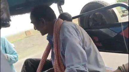 নলহাটি ১: খুব অল্পের জন্য প্রাণের রক্ষা পেল টোটো চালক সহ ৫ যাত্রী নলহাটি র পাইকপাড়া এলাকায়