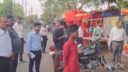 भितरवार: अस्थायी अतिक्रमण के खिलाफ प्रशासन सख्त, अधिकारियों ने नगर के मेन तिराहे पर ठेले हटवाए, चालानी कार्रवाई की