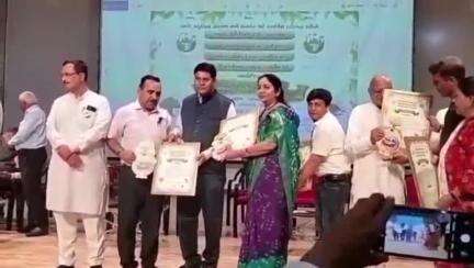 વાલિયા: તાલુકાના ચાર શિક્ષકોનું પર્યાવરણ સંરક્ષણ એવોર્ડથી ગાંધીનગર ખાતે GCRT સચિવના હસ્તે સન્માન કરાયું