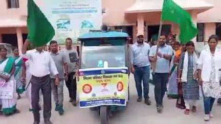 जामा: जामा सामुदायिक स्वास्थ्य केंद्र से मिशन परिवार विकास रथ 2025 को हरी झंडी दिखाकर रवाना किया गया