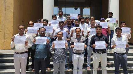છોટાઉદેપુર: જિલ્લામાં મહેસુલી કર્મચારીઓ વિવિધ પ્રશ્નો મુદ્દે આજે માસ.સી.એલ પર ઉતર્યા.