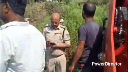 नैनपुर: पिंडरई के पास थावर नदी के पुल से हार्वेस्टर गिरा, दो लोग घायल, नैनपुर के सिविल अस्पताल में इलाज जारी