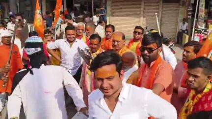गोटेगांव: भगवान परशुराम प्रकट उत्सव पर नगर में निकाली गई बाइक रैली, पहलगाम घटना के विरोध में फूंका गया पाकिस्तान का पुतला