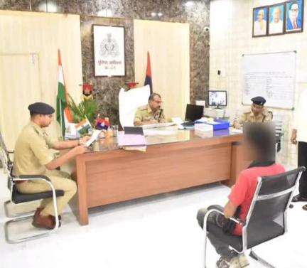 उरई पुलिस अधीक्षक ने गूगल मीट के माध्यम से वर्चुअल जनसुनवाई कर फरियादियों की समस्याओं को सुना