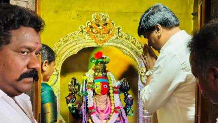 ఎమ్మిగనూరు: ఎమ్మిగనూరులో వెలసిన గద్దరాల మారెమ్మ దేవాలయాన్ని దర్శించుకుని ప్రత్యేక పూజలు చేయించుకున్న ఎమ్మెల్యే జయ నాగేశ్వర్ రెడ్డి