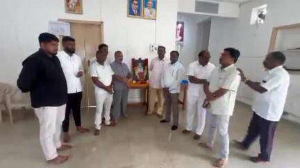 ಹಾಸನ: ನಗರದ ಕಾಂಗ್ರೆಸ್ ಭವನದಲ್ಲಿ ಬಸವೇಶ್ವರ ಜಯಂತಿ ಆಚರಣೆ
