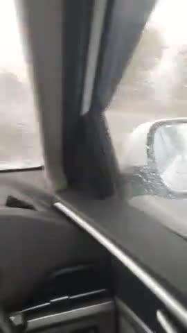 Aalot me   4 Baje Bhari Baris Or Tej Hawa ke sath baraf geerte najar aai
