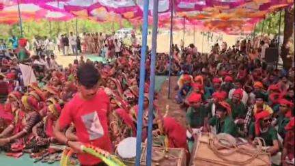 છોટાઉદેપુર: બાબા ટુંડવા અને આઈ ટુંડવીના ખોળે અખાત્રીજના દિવસે મેળો ભરાયો,કોગ્રેસના નેતાઓ જોડાયા.