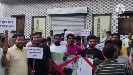 पहलगाम हमले को लेकर नगर पंचायत पवनी में हिंदू संगठन के लोगों ने निकाली रैली, आतंकवाद का किया पुतला दहन
