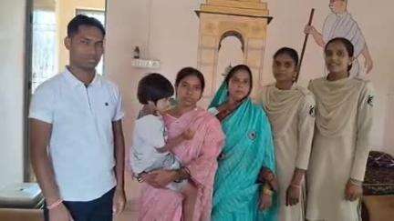 तिल्दा: नेवरा पुलिस की अनुकरणीय पहल, एक महिला को उसके बच्चे के साथ परिजनों को किया सुपुर्द