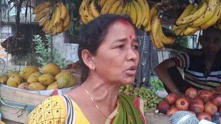 মানবাজার ১: যাত্রী প্রতীক্ষালয়ে তালাবন্ধ,সমস্যায় মানবাজার বাস স্ট্যান্ডের বাসযাত্রীরা 
#jansamasya