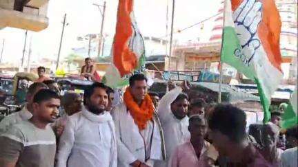 हरनौत: हरनौत बाजार में रवि गोल्डन ने बिहार कांग्रेस के प्रभारी देवेंद्र यादव का किया स्वागत, सैकड़ों समर्थक मौजूद रहे