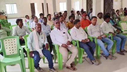 इटवा: इटवा ब्लॉक सभागार में फार्मर रजिस्ट्री को लेकर रोजगार सेवकों व पंचायत सहायकों का प्रशिक्षण आयोजित हुआ