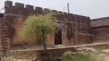 बांसगांव: गगहा इलाके के असवनपार में 4 बदमाशों ने असलहे के दम पर महिला को बंधक बनाकर लूट की घटना को दिया अंजाम
