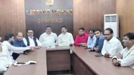 धनबाद/केंदुआडीह: धनबाद के सर्किट हाउस में कांग्रेस पार्टी की प्रेस वार्ता में प्रवक्ता लाल किशन नाथ शाहदेव पहुंचे
