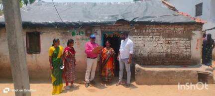బాల్కొండ: సుదర్శన్ నగర్ తండా,సంతోష్ నగర్ తండా ల్లో ఇందిరమ్మ ఇళ్ల రి వేరిఫికేషన్ ను పరిశీలించి న ఎంపీడీఓ సంతోష్ కుమార్