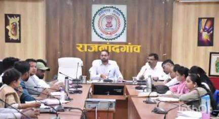 राजनांदगांव: कलेक्ट्रेट सभाकक्ष में कलेक्टर ने नगरीय निकायों में चल रही विभिन्न सेवाओं की समीक्षा बैठक ली