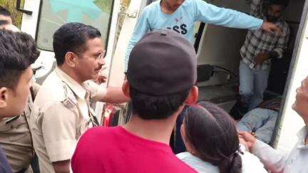 बागेश्वर: बागेश्वर बैजनाथ पुलिस ने निभाया मानवता का फर्ज, घायल चालक को समय पर अस्पताल पहुंचाया
