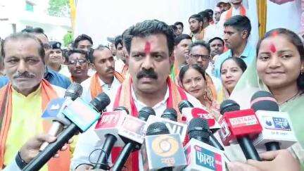 बोडला: कवर्धा में कन्या विवाह कार्यक्रम में पहुंचे डिप्टी सीएम विजय शर्मा ने मीडिया के सामने विभिन्न मुद्दों पर की चर्चा