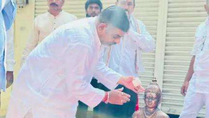 मुर्तीजापूर: लकडगंज येथील भाजपा आमदार हरीष पिंपळे यांच्या जनसंपर्क कार्यालयावर बसवेश्वर महाराज यांच्या जयंतीनिमित्त विनम्र अभिवादन