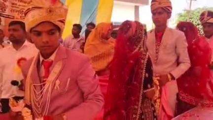 सासनी: गांव बिजाहरी स्थित ग्रीन पैराडाइज गार्डन गेस्ट हाउस में कुशवाहा समाज द्वारा 20 जोड़ों का विधिवत विवाह संपन्न हुआ
