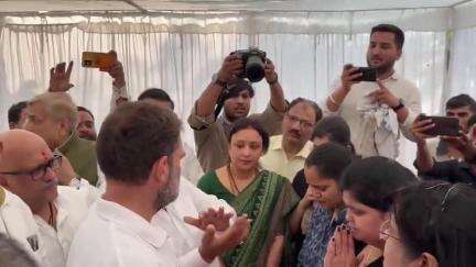 🛑कानपुर: राहुल गांधी कानपुर में शुभम द्विवेदी के परिवार से मिले।
#kanpur_dehat #rahulgandhi #news