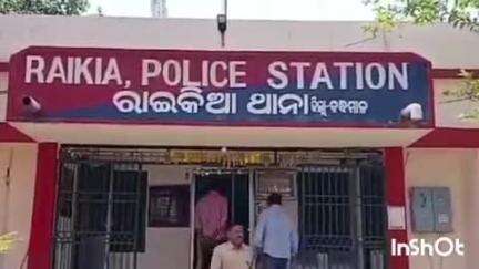 ଫୁଲବାଣୀ ସହର: ମଦ ପିଇ କ୍ଷୀପ୍ର ଗତିରେ ଗାଡି ଚଲାଉଥିବା ଅଭିଯୋଗ ରେ ବେଳେ ରାଇକିଆ  ବଜାର ରେ  ପୋଲିସ ଧରି ମାମଲା ରୁଜୁ କରିଛି
