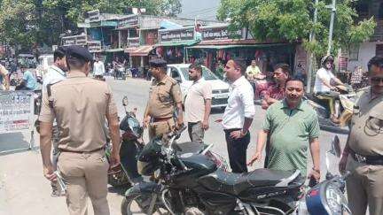 कर्णप्रयाग: चार धाम यात्रा को ध्यान में रखते हुए नगर पालिका परिषद गोचर और पुलिस प्रशासन ने अतिक्रमण के खिलाफ चलाया संयुक्त अभियान