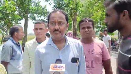 হেমতাবাদ: রাস্তা সংস্কারে ব্যবহার করা হচ্ছে জমির মাটি, ডেহুচি তে পথ আটকে বিক্ষোভ কৃষকদের 
#jansamasya