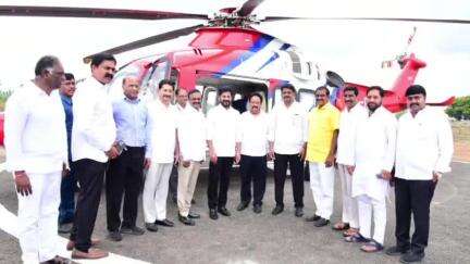 పలమనేరు: శాసనసభ్యులు అమర్నాథ్ రెడ్డి కంకిపాడులో తెలంగాణ రాష్ట్ర ముఖ్యమంత్రి రేవంత్ కు ఘన స్వాగతం పలికారు.