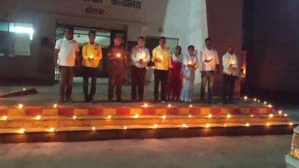 बोलबा: बोलबा में जिला स्थापना दिवस पर प्रखंड और पुलिस प्रशासन ने दीप जलाकर उत्सव मनाया