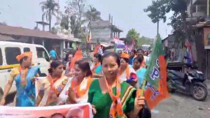 বিহপুৰীয়া: লালুকত মিত্ৰজোঁটৰ প্ৰাৰ্থীৰ হৈ নিৰ্বাচনী প্ৰচাৰ চলালে অগপৰ বৃত সম্পাদক জয়ন্ত খাউণ্ডে