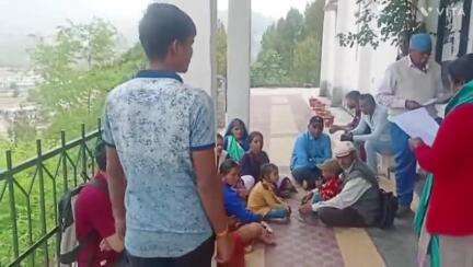 द्वाराहाट: विकासखंड द्वाराहाट के ग्राम दूधौली की ग्राम प्रशासक ने पानी की समस्या से निजात दिलाने के लिए SDM को दिया ज्ञापन